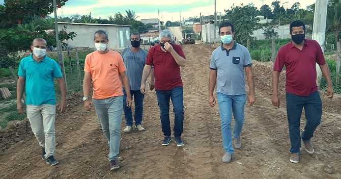 Camacã: Moradores do Brogodó felizes com o casacalhamento e patrolamento do bairro
